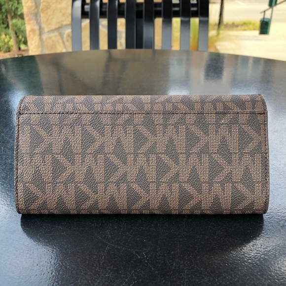 Michael Kors Jet Set Travel Carryall Wallet Brown - Picture 2 of 7